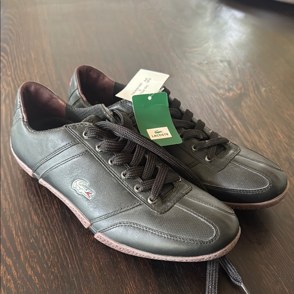 NWT vintage Men’s size 9 Lacoste sneakers